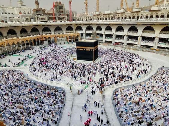 Best Umrah tour packages from Mumbai to complete your journey.